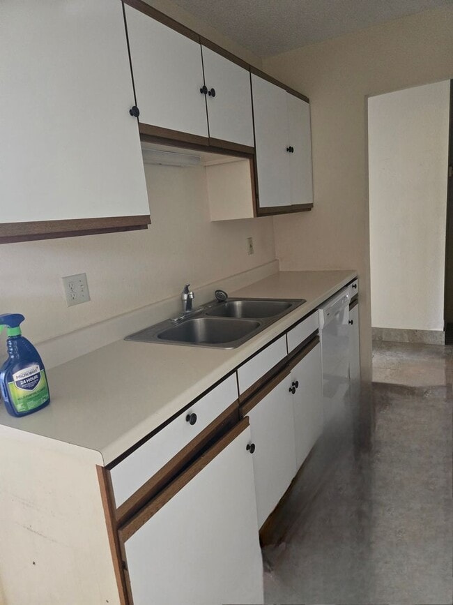 Evergreen Square Apartments