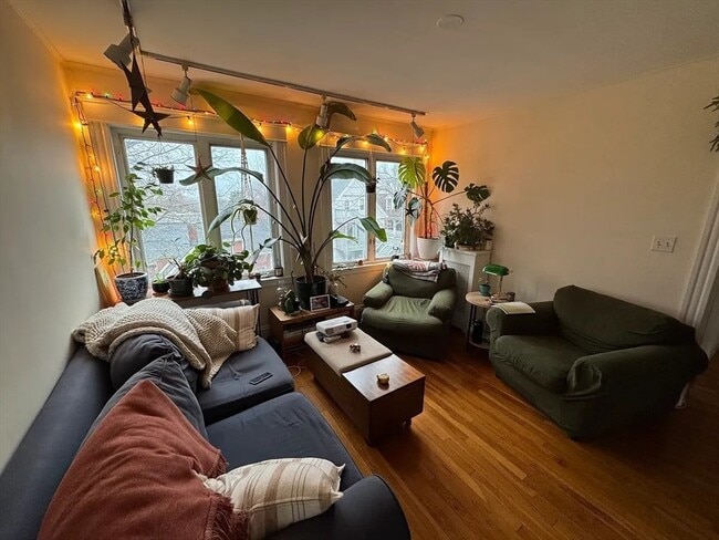 Building Photo - 21 Sartwell Ave Unit 3 Rental