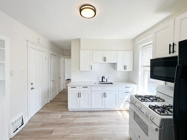 Building Photo - 3231 Michigan Ave Rental