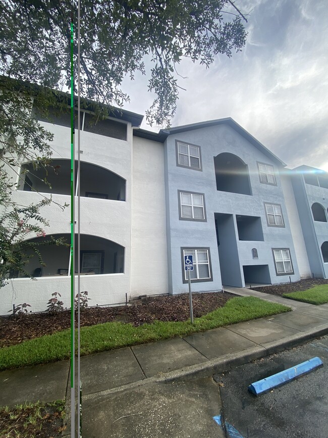 Building Photo - 16205 Enclave Village Dr Unit 102