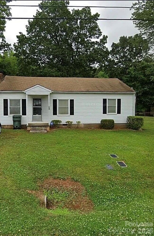 Building Photo - 740 Log Cabin Dr