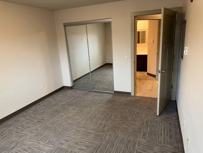 Photo - 922 Charles St