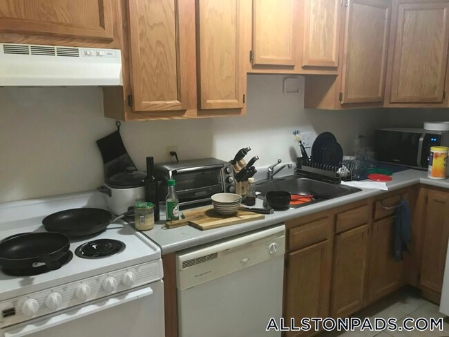 Building Photo - 34 Gardner St