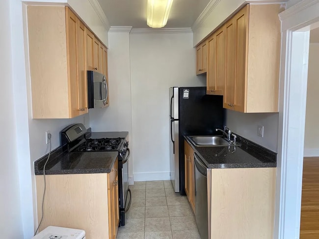 Building Photo - 1 Langdon St Unit 24