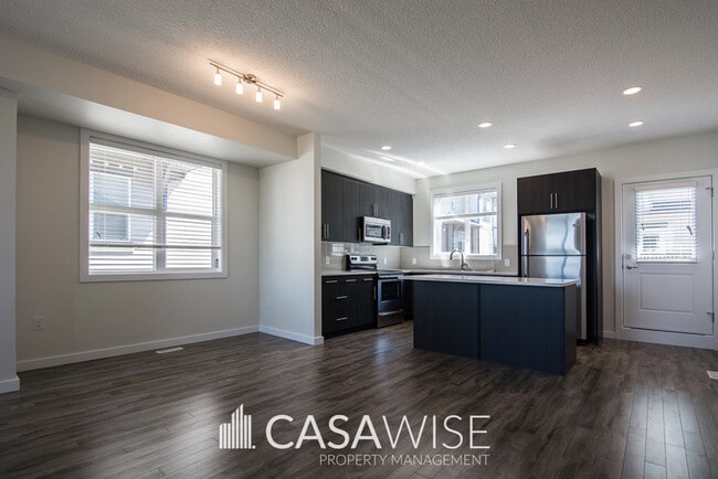 Photo - 655-655 Watt Blvd SW