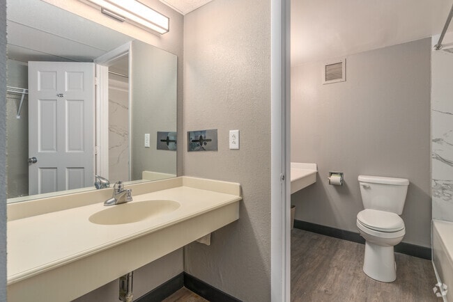 1HAB, 1BA - 323 ft² - Baño - Studios on Spring