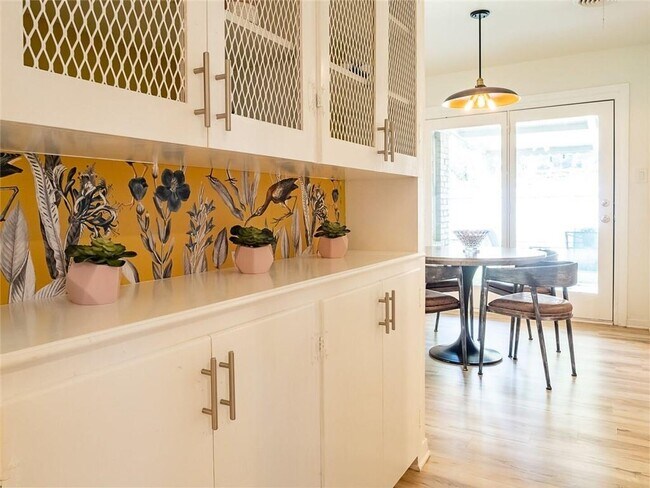 Photo - 2000 Vista Ln