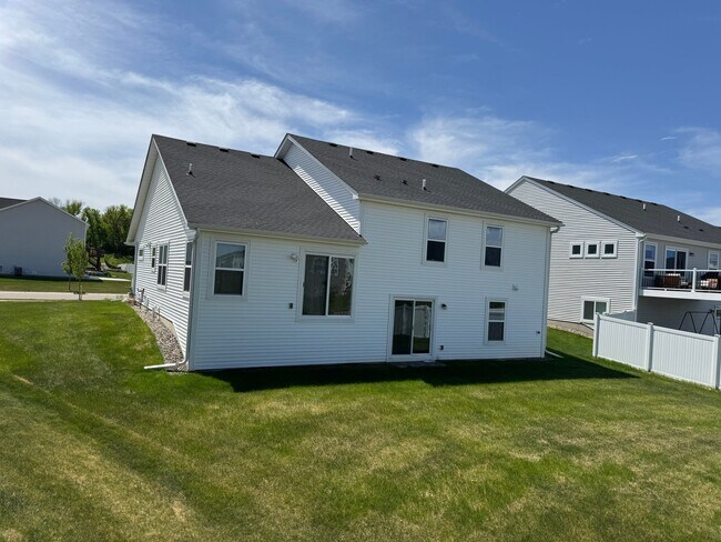 Photo - 8163 187th St W