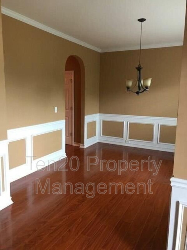 Photo - 1506 Adie St