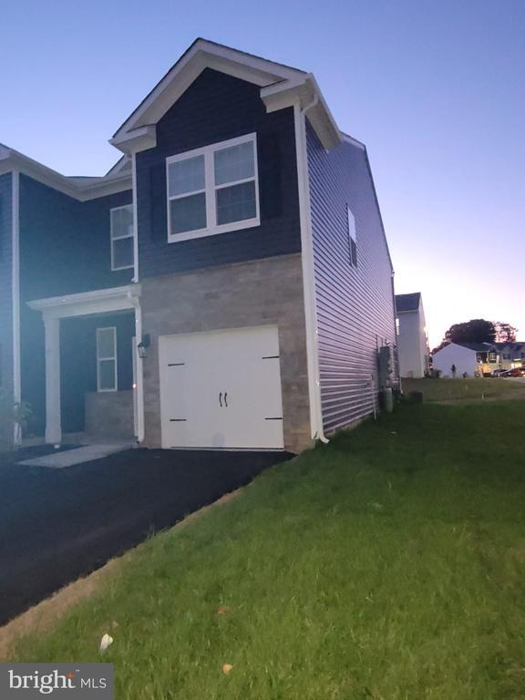 29 Peregrine Way