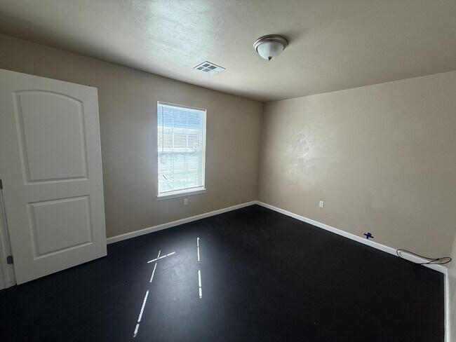 Photo - 500 W 8th St