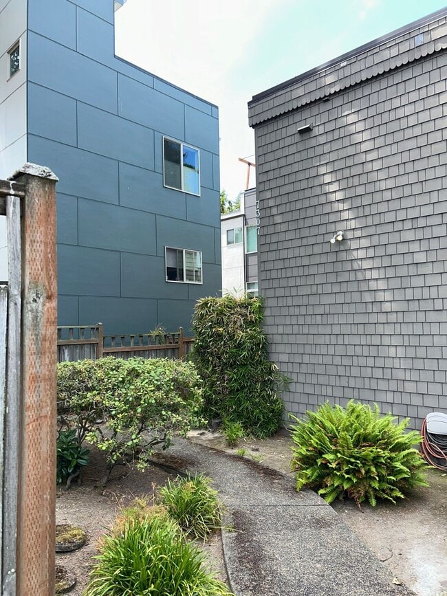 Photo - 7307 Bainbridge Pl SW Unit #4