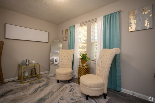 2BR,1BA - 896SF - Living Room