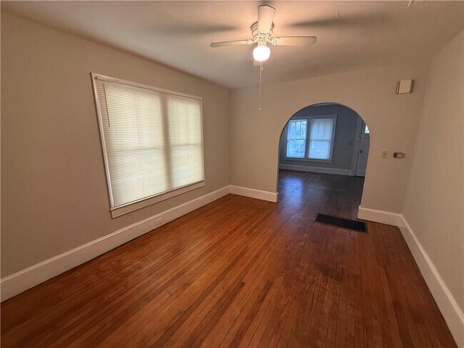 Photo - 254 Tuttle Ave