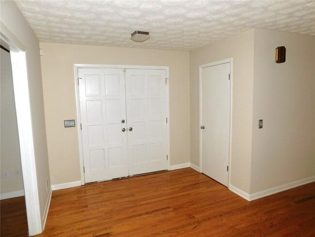 Photo - 626 Indian Hills Pkwy NE