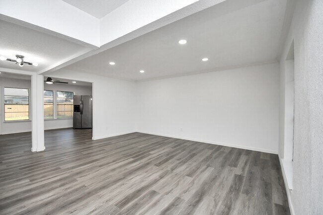 Photo - 7022 Castleview Ln