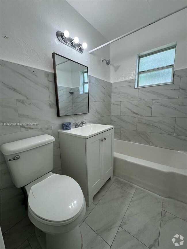 Building Photo - 1400 NW 95th St Unit 1470 Rental