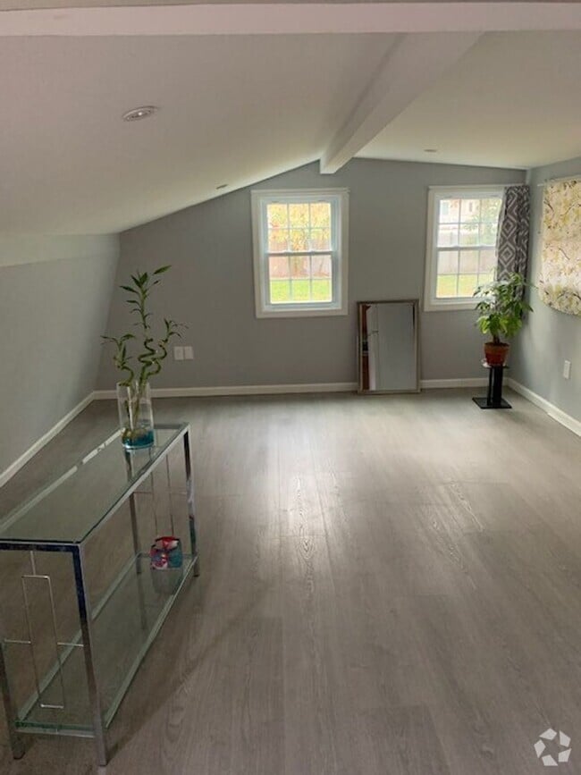 Building Photo - Charming 1 Bedroom, 1 Bath Owner-Occupied ... Rental