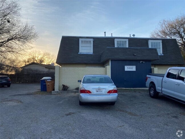 Building Photo - 5002 Blue Spruce Cir Unit C Rental