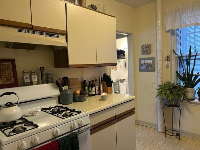 Photo - 1933 Commonwealth Ave Unidad 8