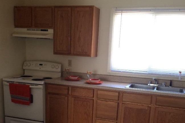 Photo - Emeis Park Apartments