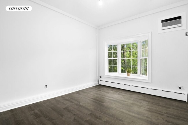 Photo - 553 Clinton St