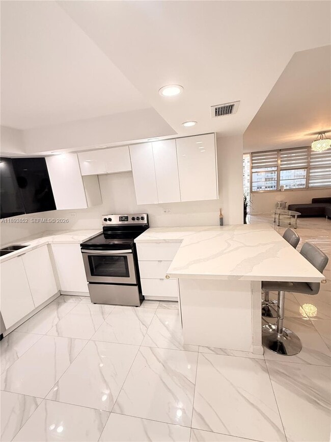 Photo - 251 174th St Unidad 611