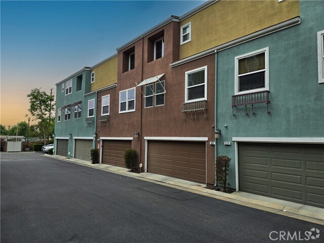 Building Photo - 527 N Chardonnay Dr Rental