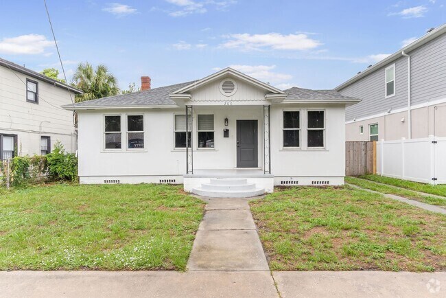 Building Photo - Quaint South Tampa 3-Bedroom Home with Bon...