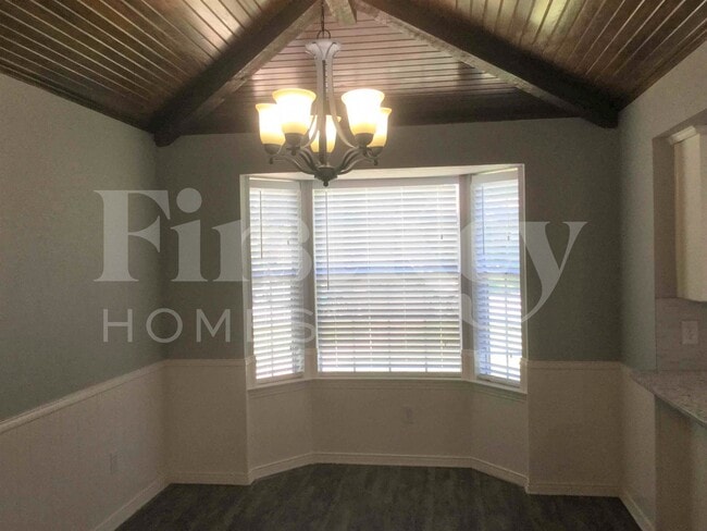 Photo - 419 Buckingham Pl