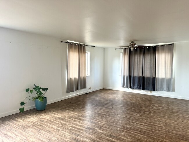 Photo - 290 E 400 S