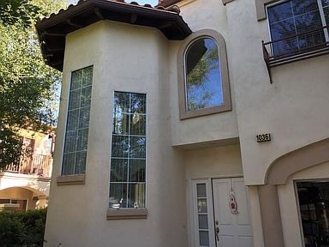 Building Photo - Beautiful 3 bd/2.5 bath Newbury Park Home