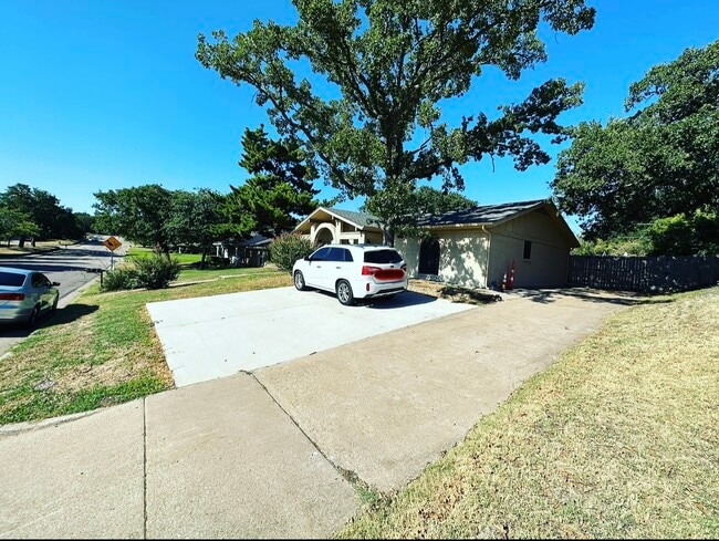 Photo - 1321 Wade Dr