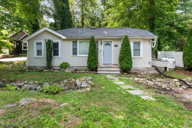 Building Photo - 35 Bayonne Dr