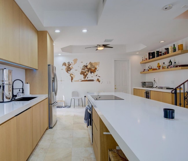 Building Photo - 4867 Ponce de Leon Blvd Unit A