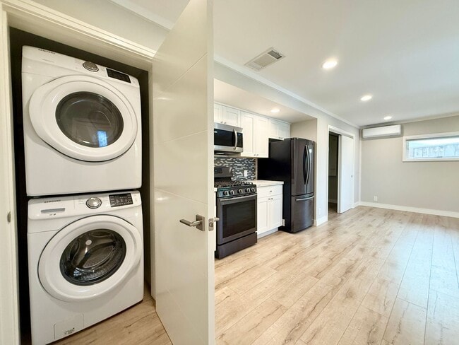 Photo - Stylish Coastal In-Law Studio with In-Unit Laundry - Utilities Included!