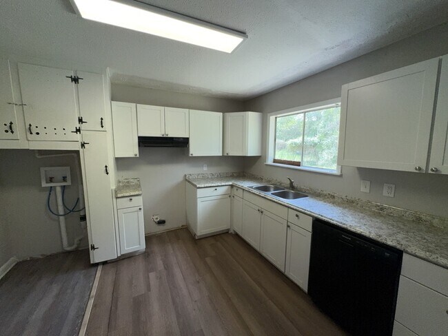 Photo - 3341 Suncrest Dr