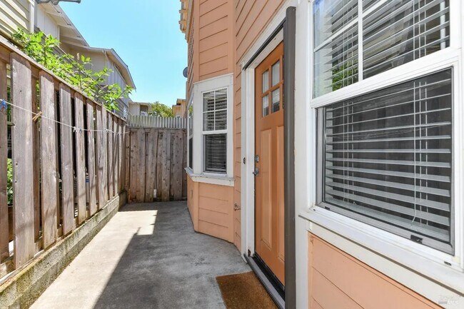 Photo - 130A Valley Oak Dr