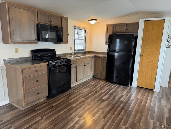 Photo - 15 Oswego St