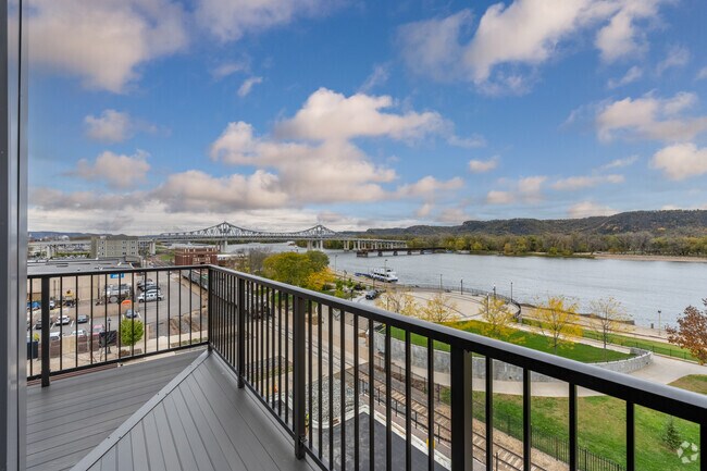2BR, 2BA - 1,200SF - Balcony