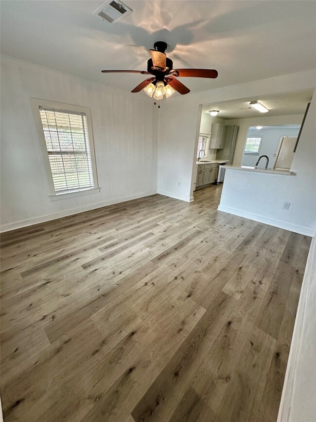 Photo - 5506 David St