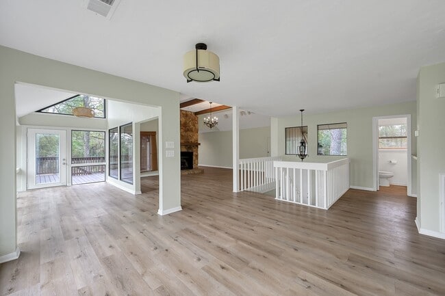 Photo - 2 Alladdin Ln