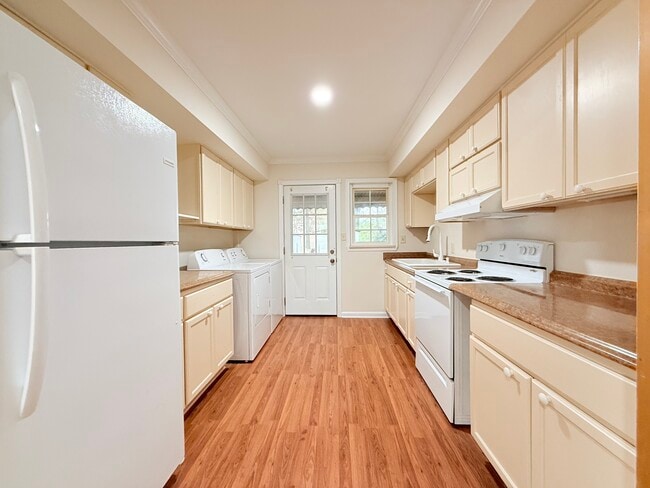 Photo - 104 Bowen St Unit A