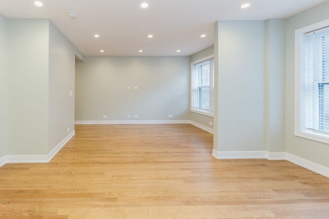 Photo - 429 W Surf St Unit 1A