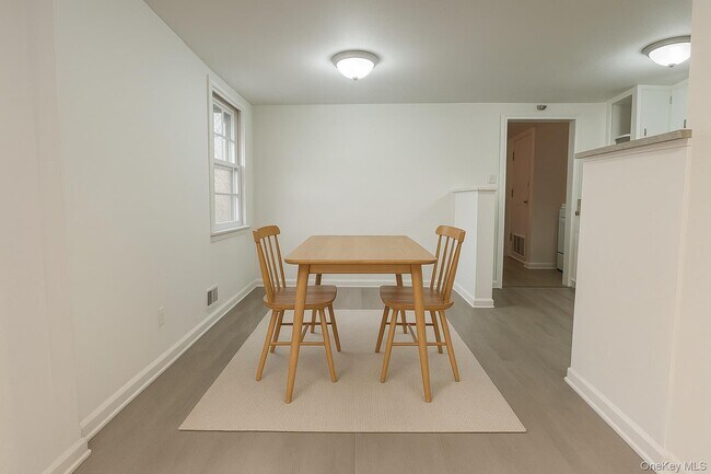 Photo - 27 Middle Line Ave