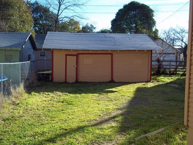 Photo - 3235 Myers St