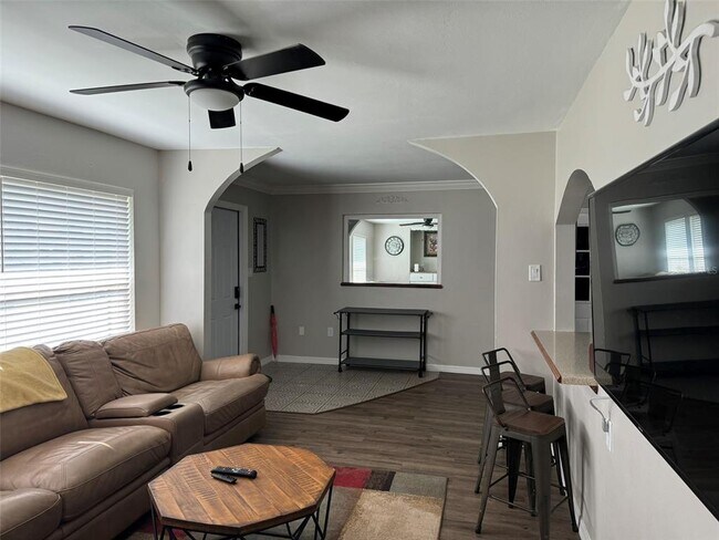 Photo - 2811 Poinciana Ct