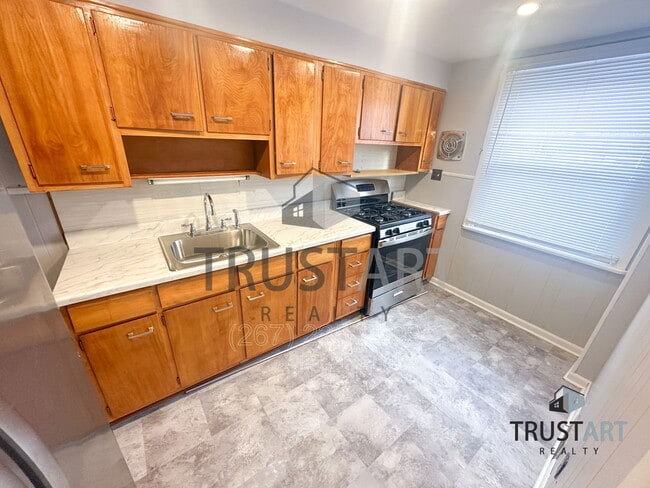 Photo - 5335 Cottage St