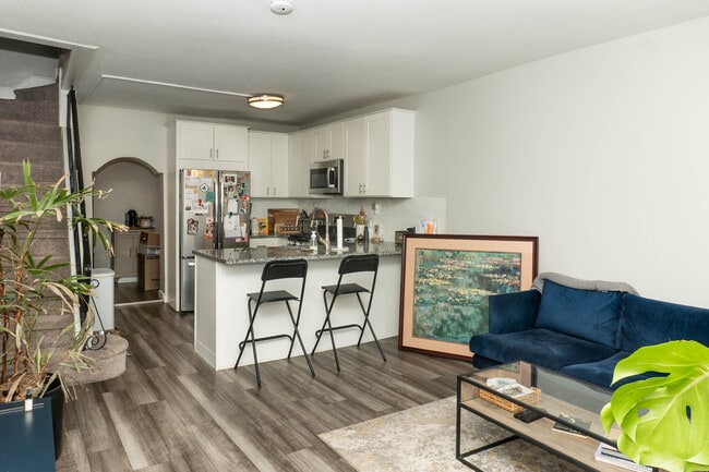 Photo - 1230 Mercy St