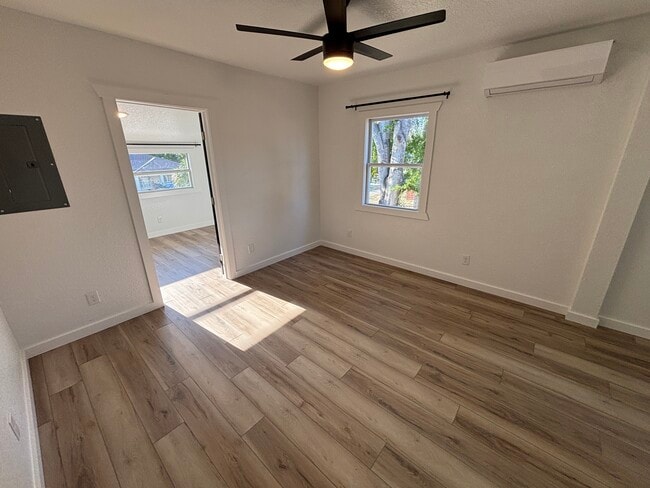 Building Photo - 150 S Nekoma Ave Rental